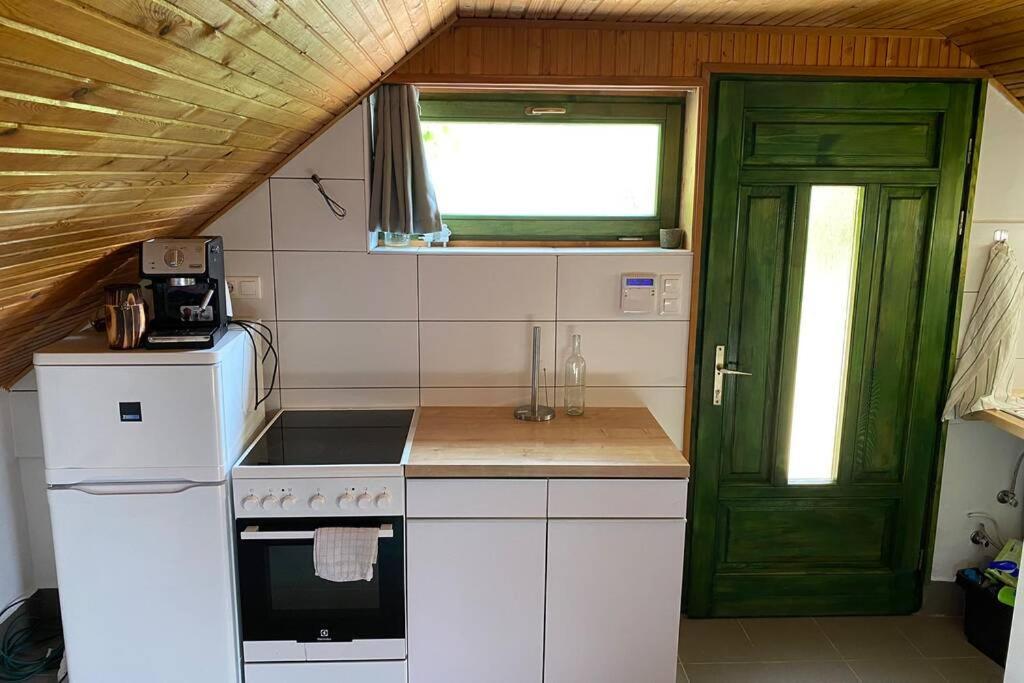 Ferienwohnung Preshaz A Hegyteton Pécsely Exterior foto